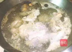 Sichuan - Illustration of how to stew native chicken with cordyceps flowers 3