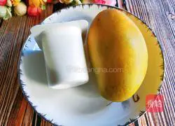 Illustration of how to make mango milkshake 2