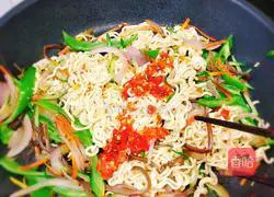 Illustration of how to make millet fried instant noodles (vegetarian) 7