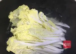 Illustration of how to make baby cabbage and meat slices soup 5