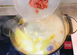 Illustration of how to make stewed chicken with Gastrodia elata and Codonopsis pilosula 9