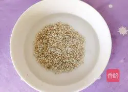 Illustration of how to make beef bone soup with barley, cordyceps, and coconut juice 3