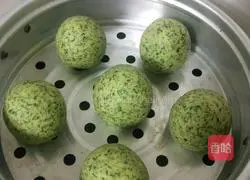 Illustration of how to make celery steamed buns 12