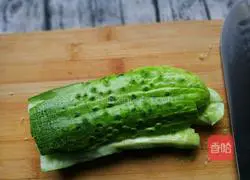 Illustration of how to shoot cucumbers 3