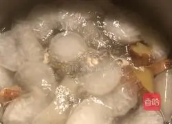 Illustration of how to make marlin & radish fish soup 2