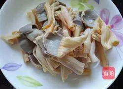 Illustration of how to make five-spice duck sausage 7