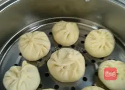 Illustration of making oyster mushroom buns 6