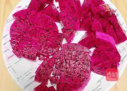 Illustration of how to make dreamy dragon fruit yogurt cup 2