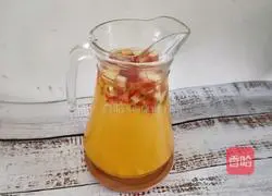 Illustration of how to make colorful fruit tea 5