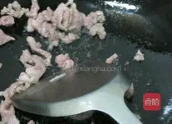 Enoki Mushroom Shredded Pork Soup Recipe Illustration 4