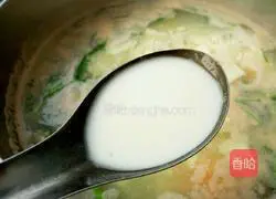 Illustration of garlic sprouts, tofu and prawn soup 12