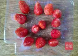 Illustration of how to make frozen strawberries 5