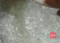 Illustration of how to make coconut milk sago 4