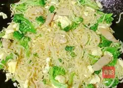 Illustration of how to make fried cheese noodles with ham and eggs 21