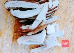 Illustration of how to make black chicken soup 7