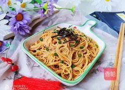 Illustration of how to make noodles with scallion oil 13