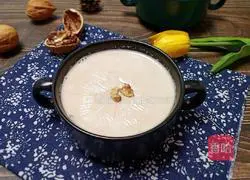 Illustration of how to make peanut walnut juice 9