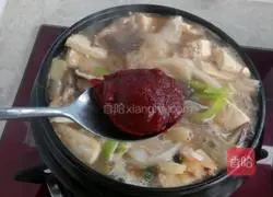 Illustration of how to make Korean miso soup 8