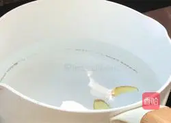 Illustration of how to make egg and tofu soup 7