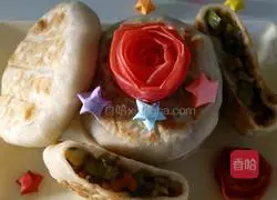 Illustration of how to make three-piece pie (ham, pepper, eggplant) 11