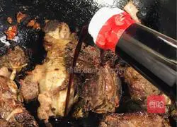 Illustration of how to make radish stewed with beef bone soup 4