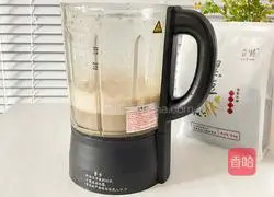 Illustration of three-color health-preserving soy milk 4