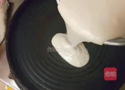 Illustration of how to make fried pancakes with garlic sauce 3