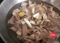 Illustration of home-style braised haggis soup 5