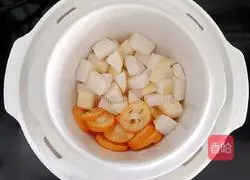 Gold Illustration of how to make orange and pear water (baby food supplement) 4