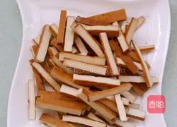 Illustration of how to make stir-fried dried beans with leeks 4