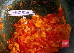 Illustration of how to make braised noodles in tomato sour soup 1