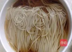 Illustration of how to make mustard pork noodles 5