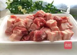 Illustration of how to cook pork with spring bamboo shoots 1