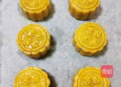 Illustration of how to make lotus paste and egg yolk mooncakes 19