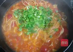 Illustration of how to make red sauce tomato pasta 11