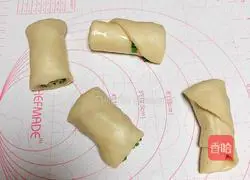 Illustration of how to make scallion hand-pulled pancakes (lard yeast version) 10