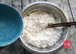 Illustration of how to make scallion pancakes 5