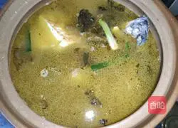 Your appetite will whet your appetite as soon as it's served ~ Illustration of how to make crucian carp and beef in sour soup 5