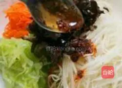 Illustration of how to mix three shreds 6