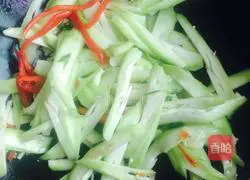 Illustration of how to make garlic loofah 5