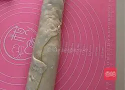 Illustration of how to make large flower rolls 16