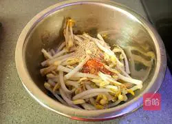 Illustration of how to make cold peanut sprouts 5