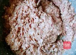 Illustration of how to make mutton and leek dumplings 7