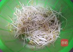 Illustration of how to make fried noodles with shredded pork 3