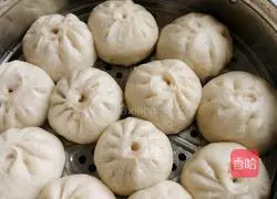 Illustration of how to make pork and potato buns 22