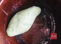 Illustration of how to make alfalfa oil noodles 3