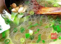 Illustration of how to make loofah and fresh clam soup 9