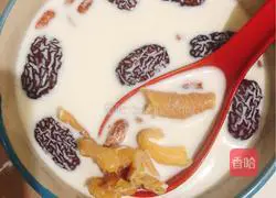 Milk and red dates stewed isinglass Illustration of how to do it 7