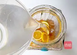 Illustration of how to make lychee lemon tea 13