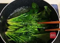 Illustration of how to mix spinach with peanuts 6